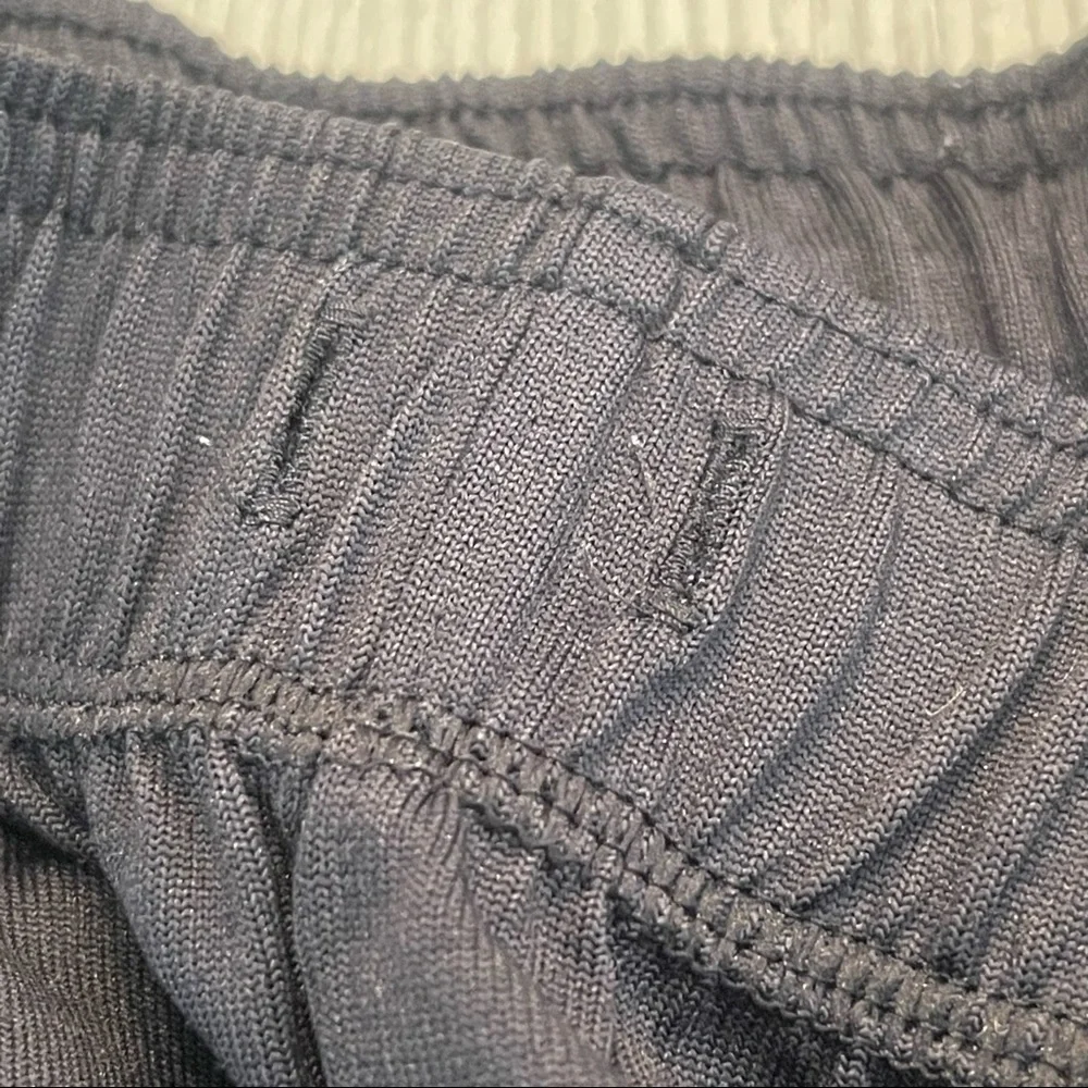 UNDER ARMOUR Short Black Athletic Running Shorts - Picture 5 of 6